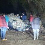 Laja: 2 lesionados deja volcamiento de vehículo en sector Peña Blanca